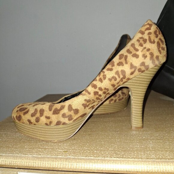 Leopard Platform Heels by Guess sz 10 - Picture 8 of 8